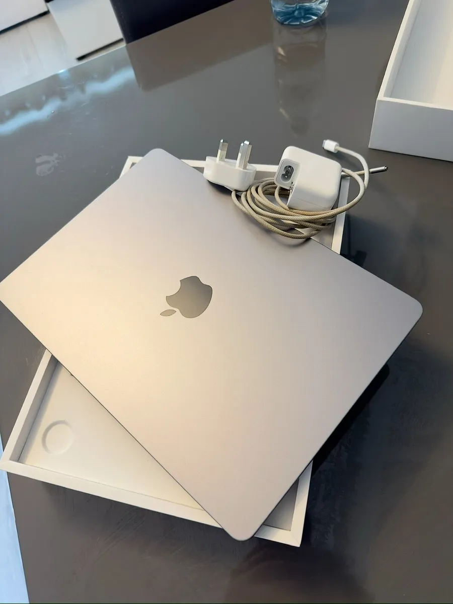 Macbook Air M2 256GB SSD 8GB RAM Space Grey - Image 2