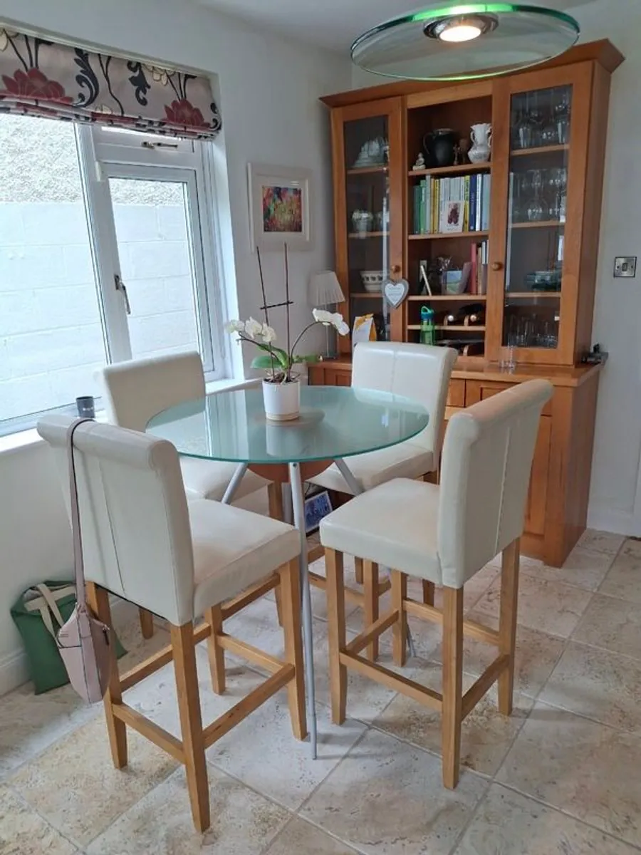 Kitchen Table and Chairs - Image 2