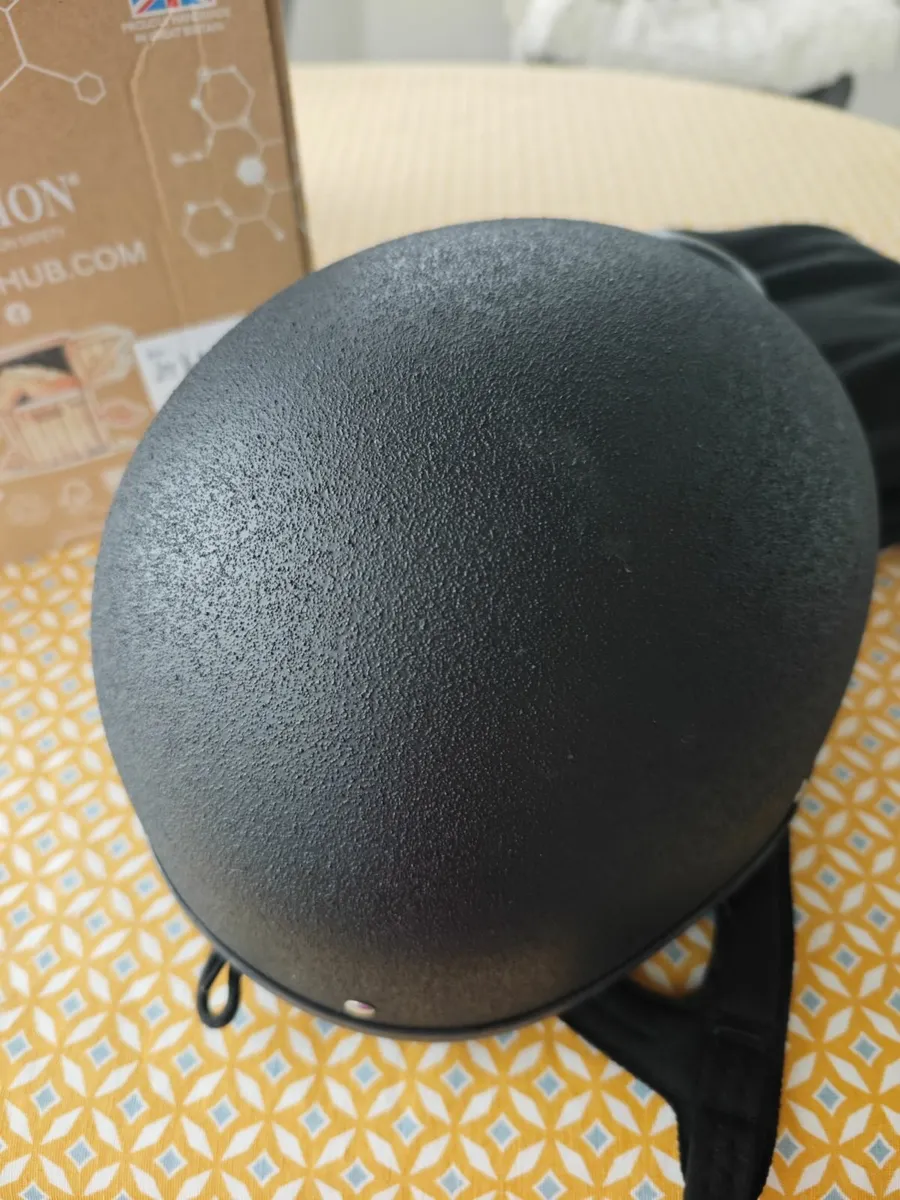 Riding helmet - Image 1