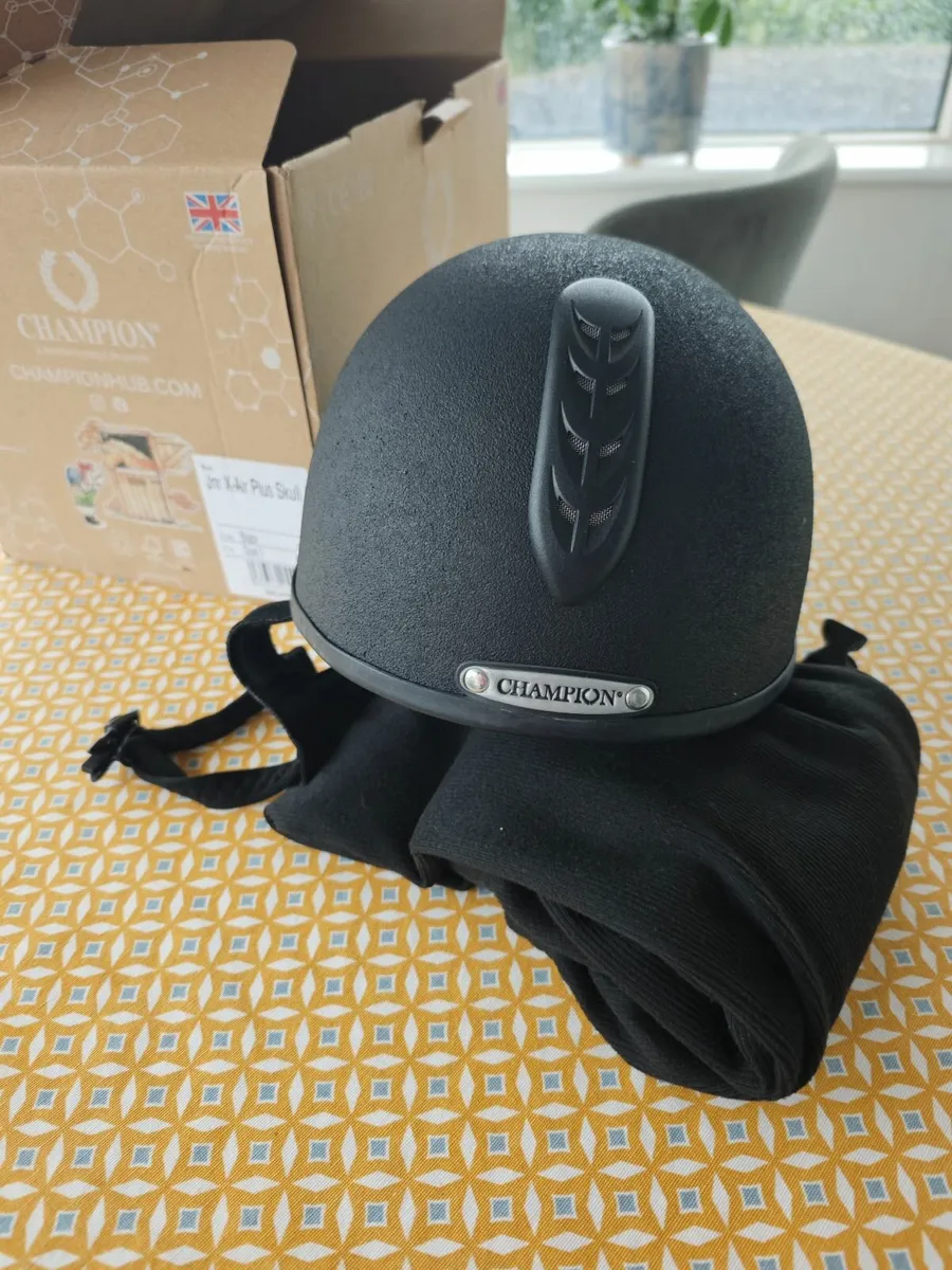 Riding helmet - Image 3