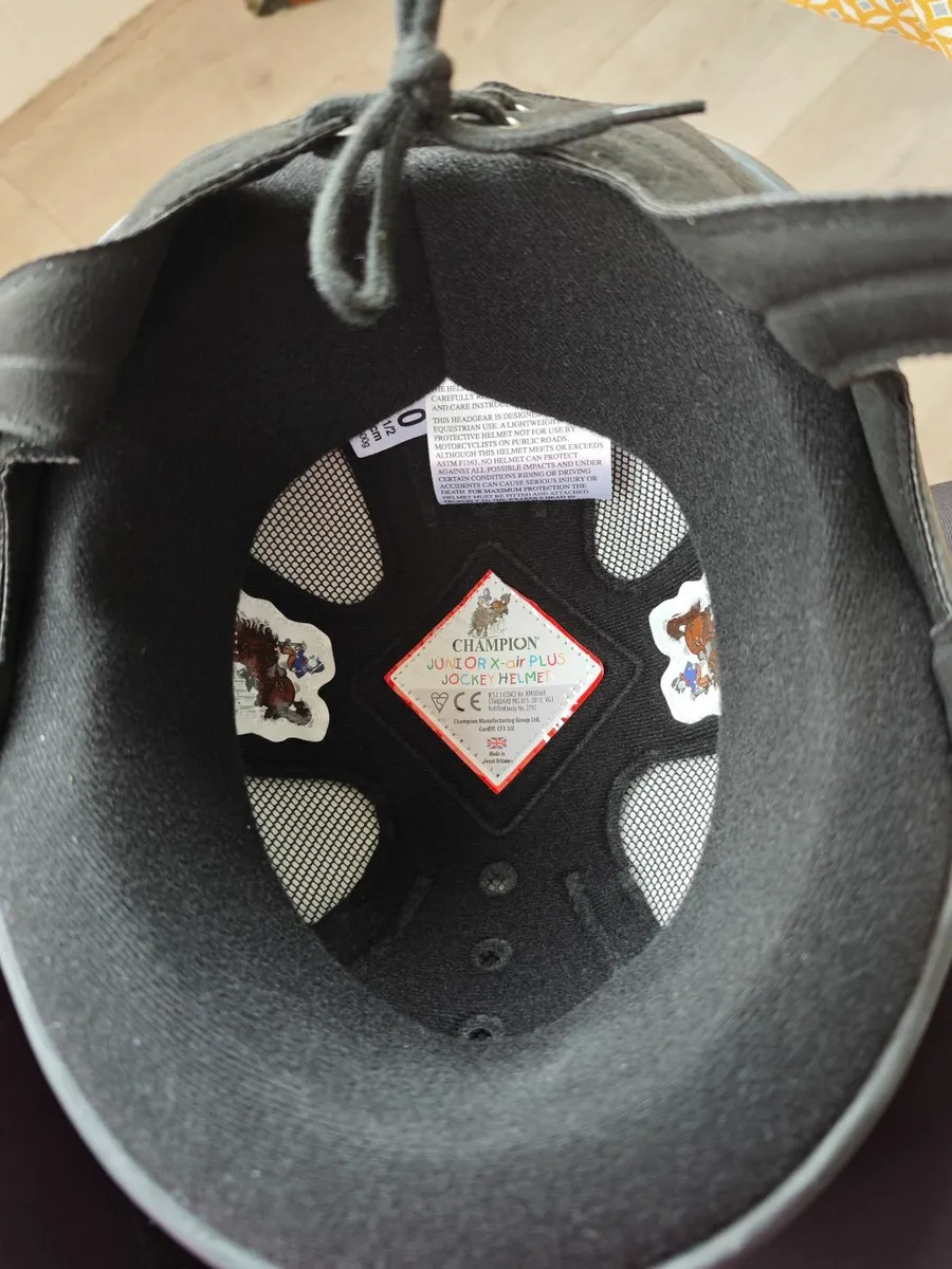 Riding helmet - Image 4