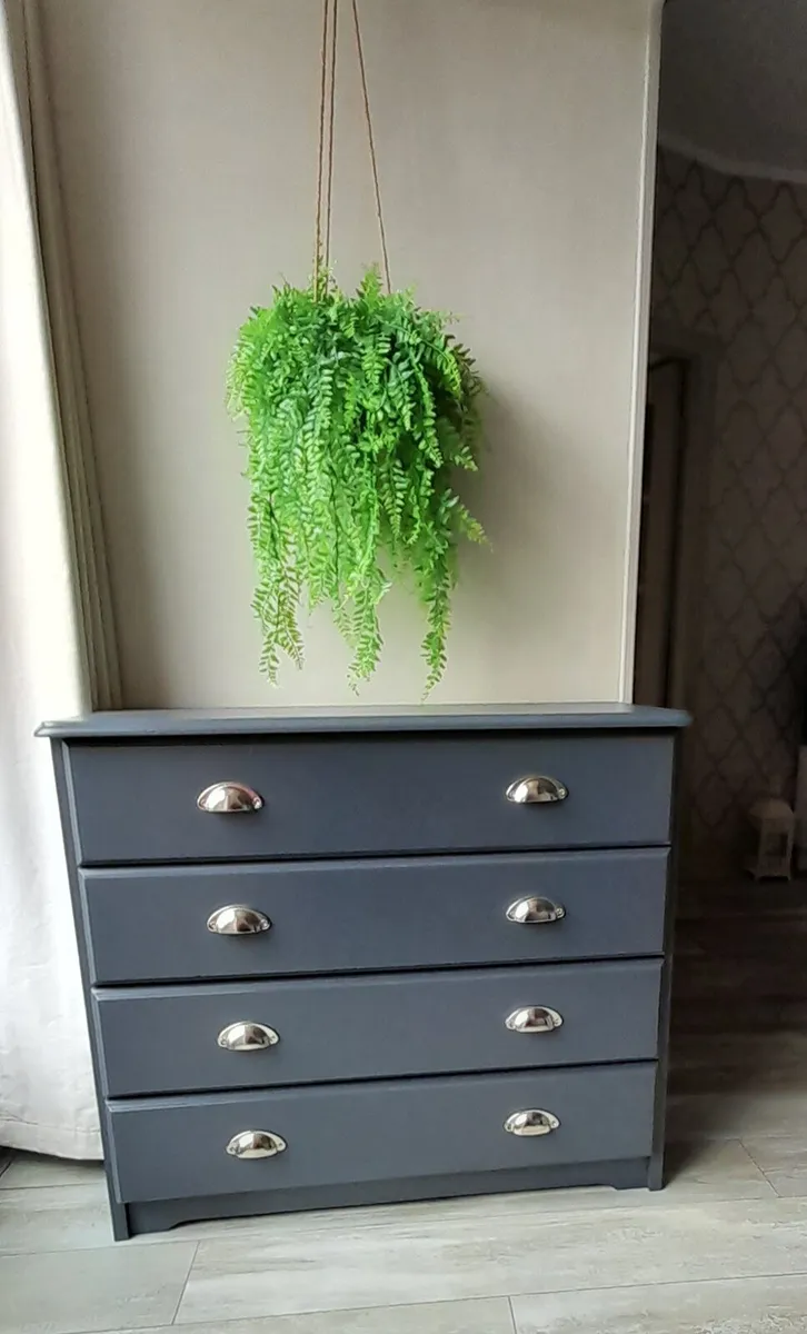 Chest of drawers - Image 1