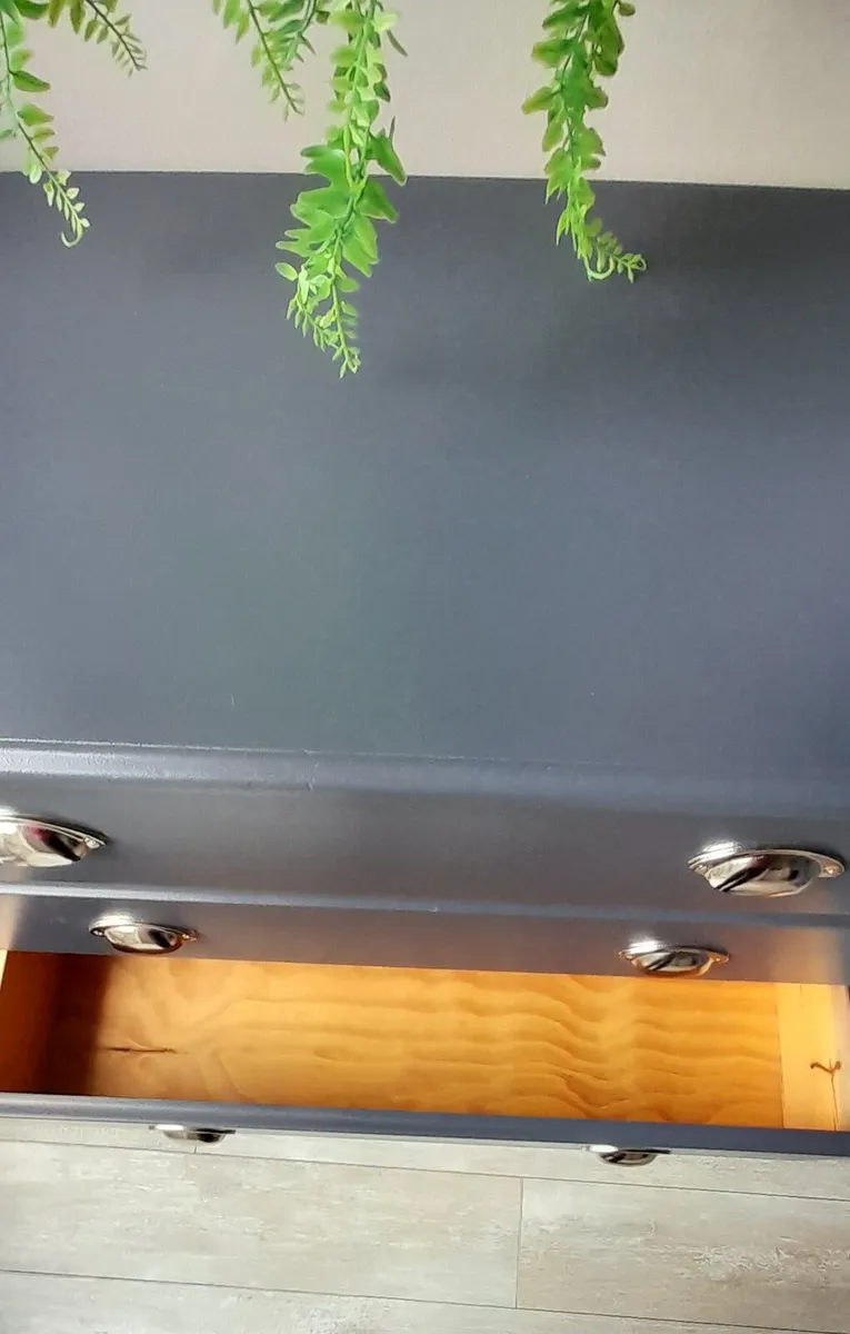 Chest of drawers - Image 2