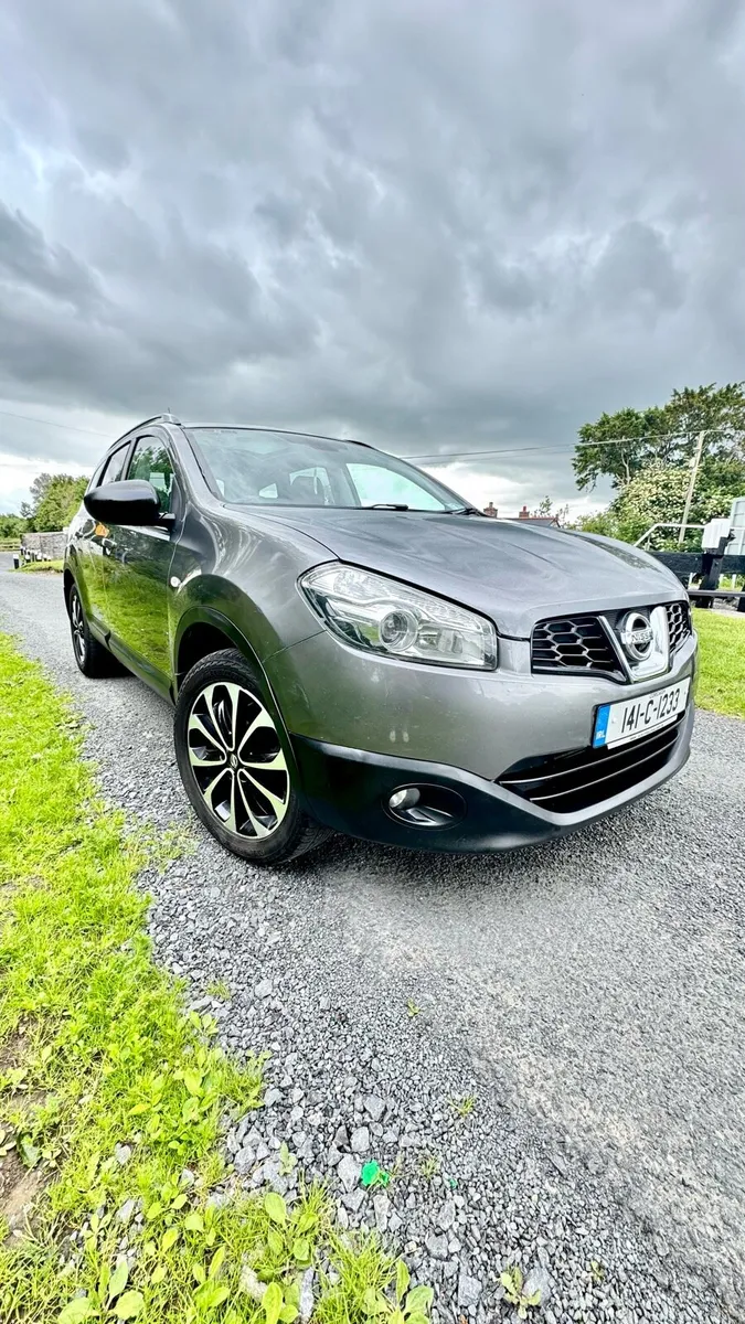 2014 7 SEATER NISSAN QASHQAI WITH PAN ROOF - Image 1