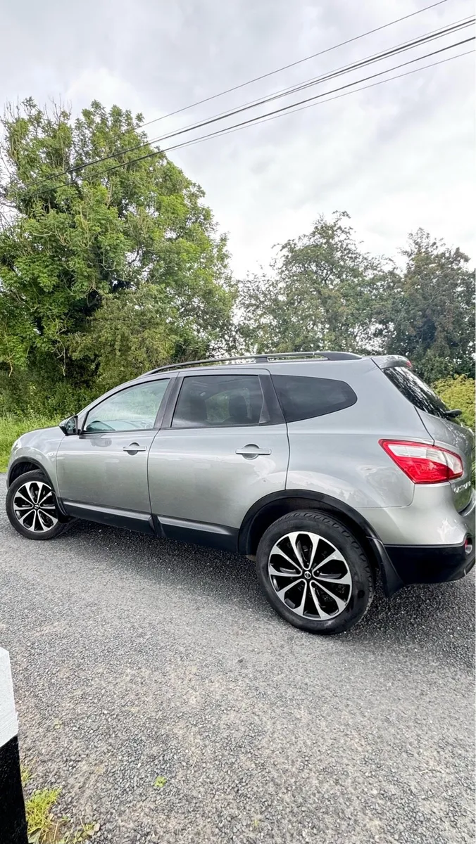 2014 7 SEATER NISSAN QASHQAI WITH PAN ROOF - Image 2