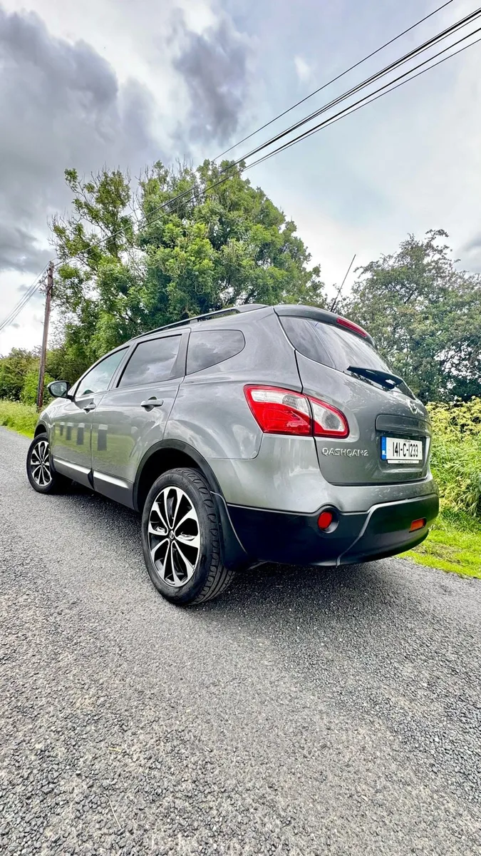 2014 7 SEATER NISSAN QASHQAI WITH PAN ROOF - Image 3