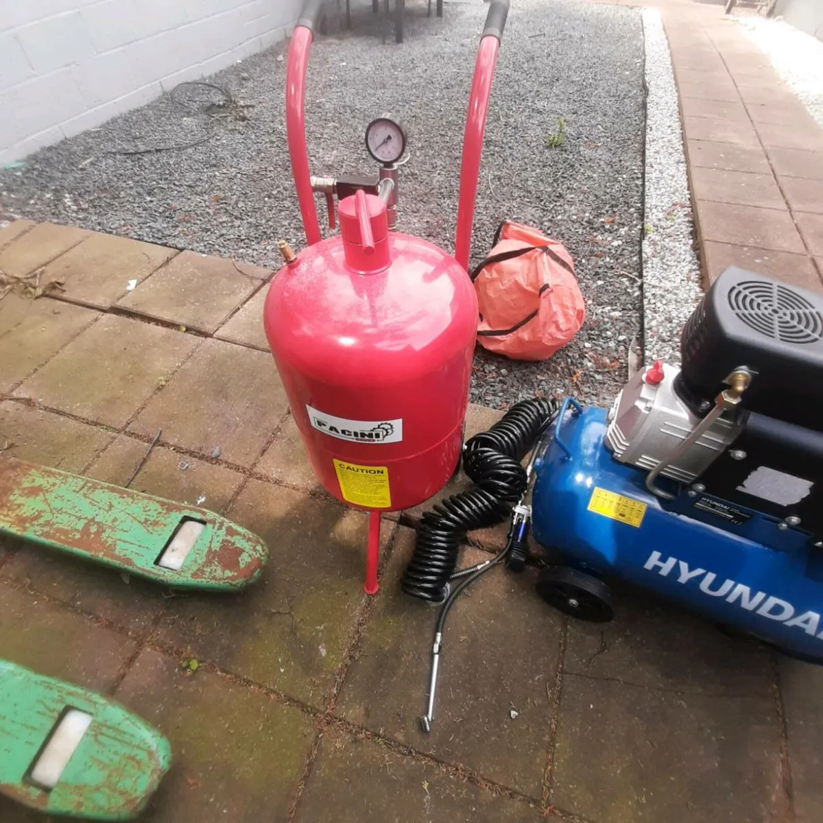 Air compressor,  sandblasting pot etc - Image 1