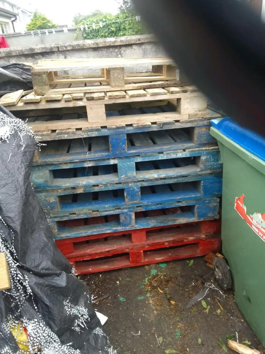 Pallets. - Image 1