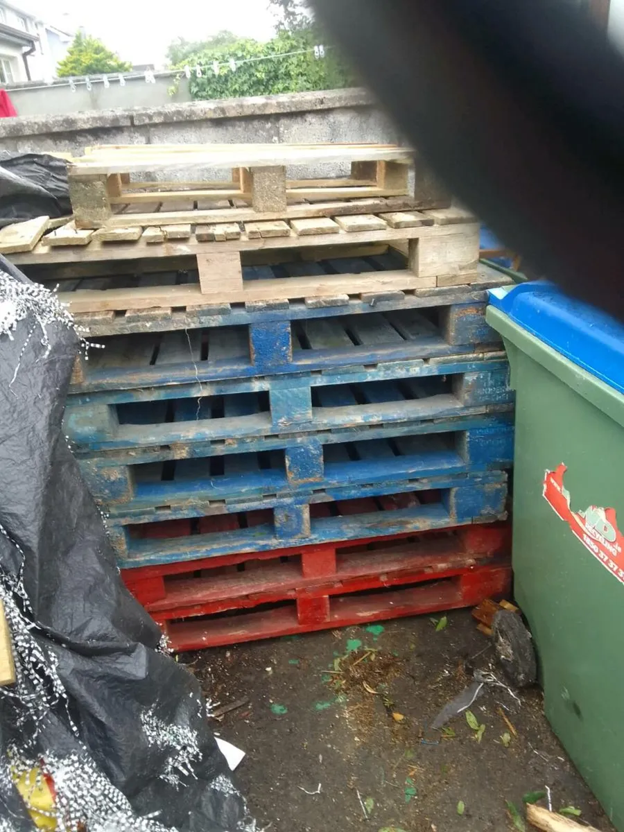 Pallets. - Image 2