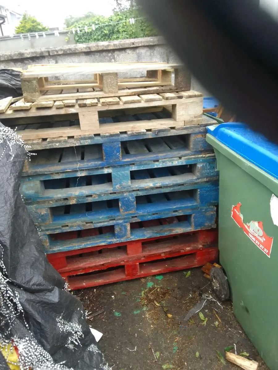 Pallets. - Image 4