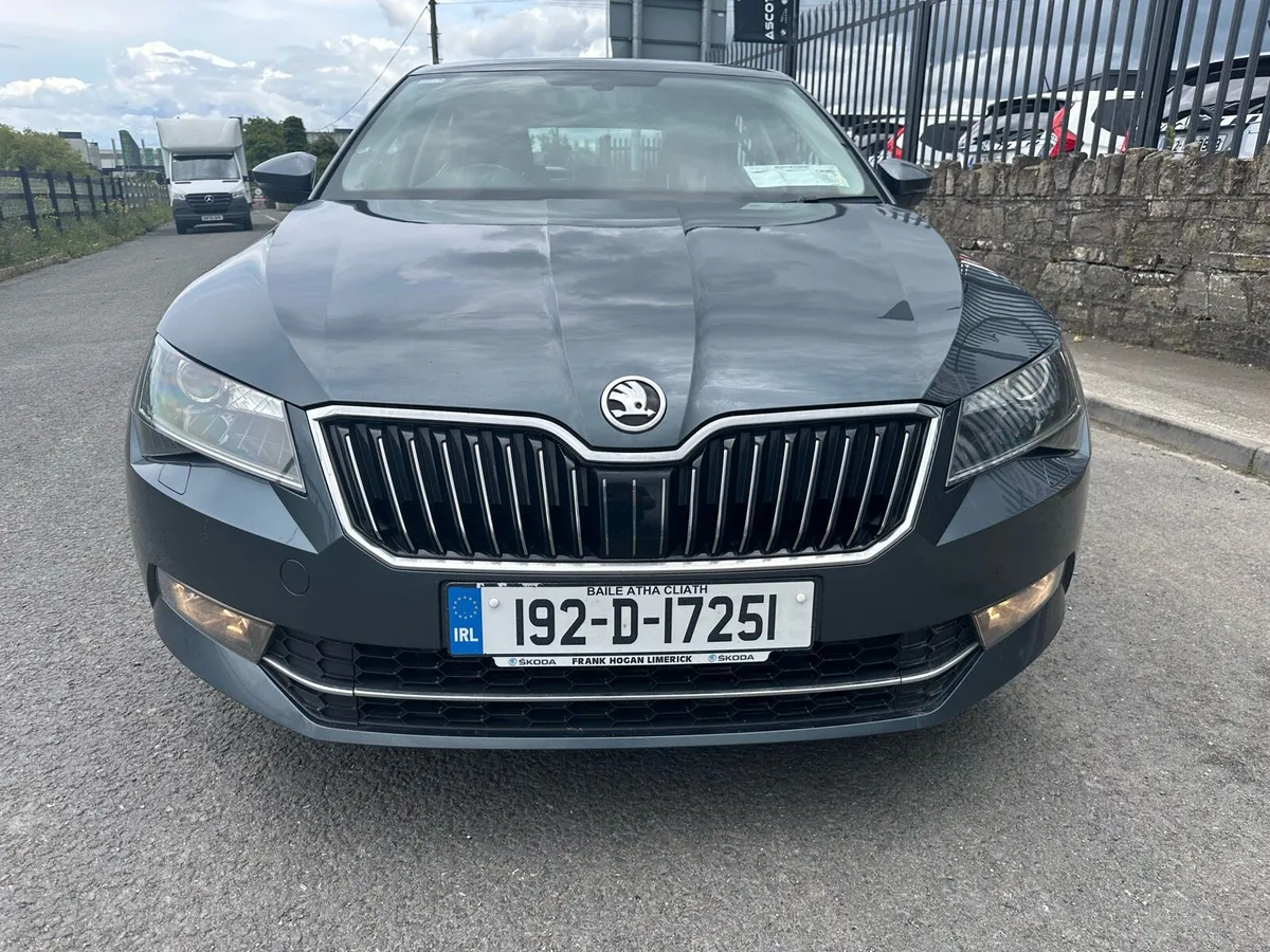 2019 Skoda superb diesel absolutely showroom - Image 2