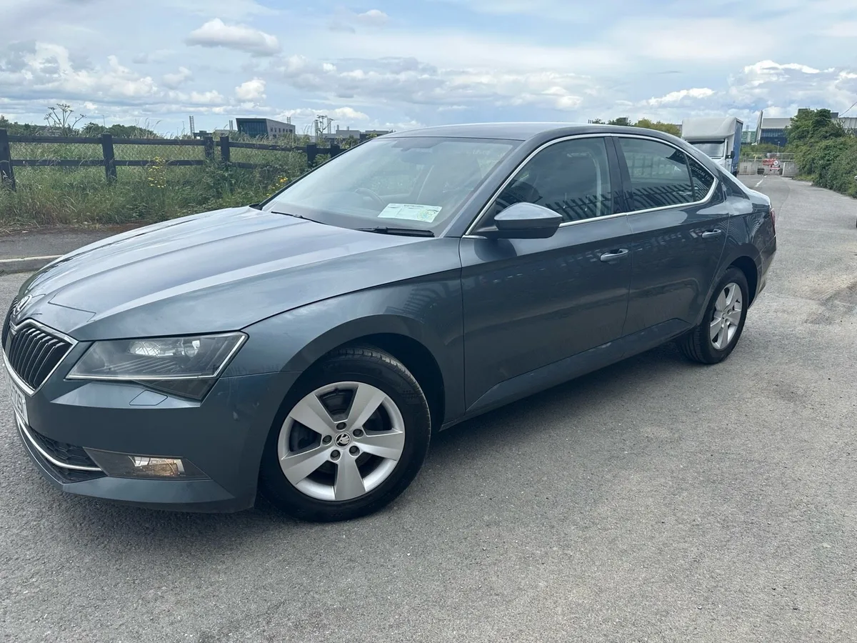 2019 Skoda superb diesel absolutely showroom - Image 3