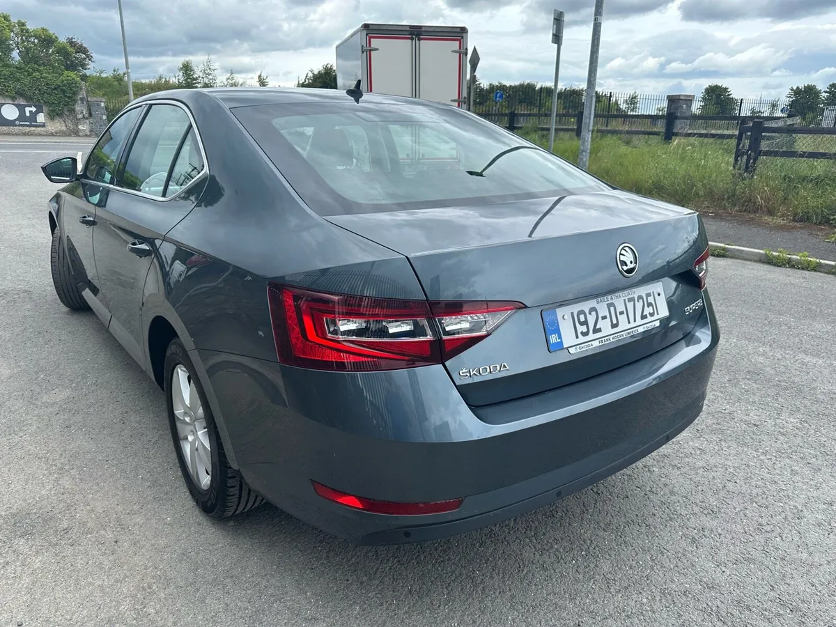2019 Skoda superb diesel absolutely showroom - Image 4