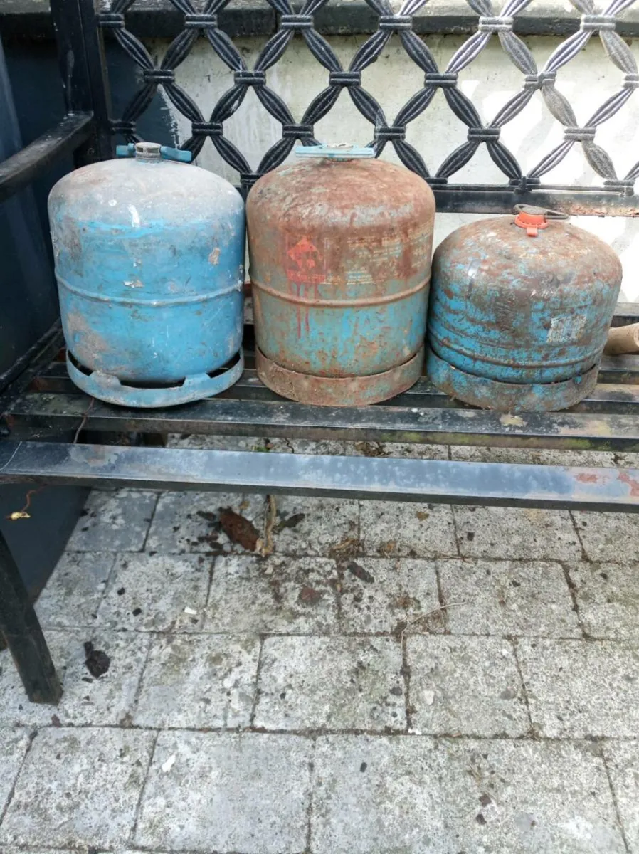Camping gas bottles - Image 1