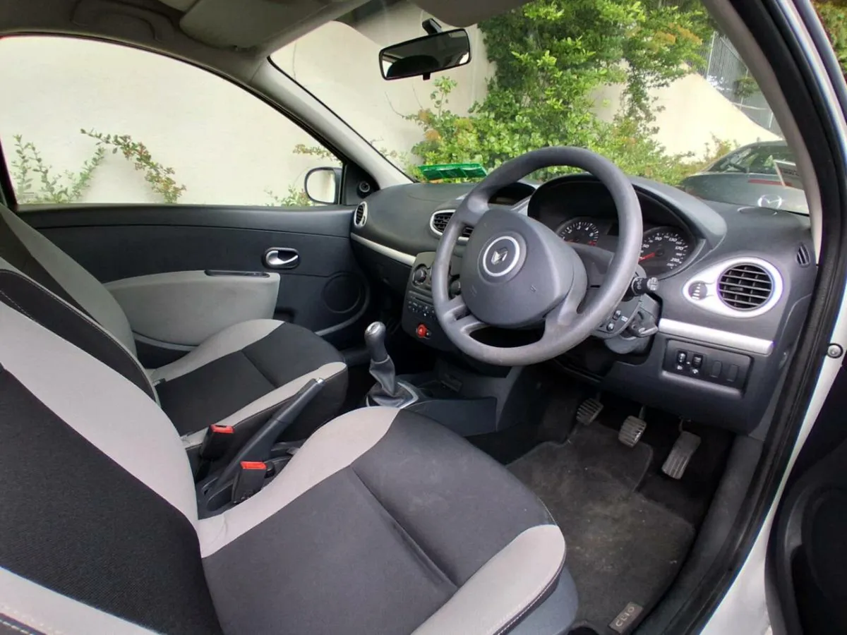 2012 Renault Clio - Image 2