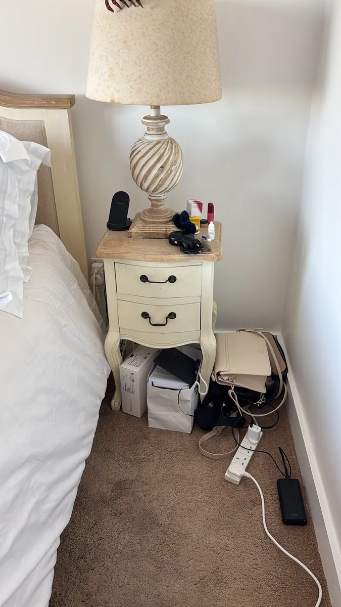 Bedroom furniture - Image 2