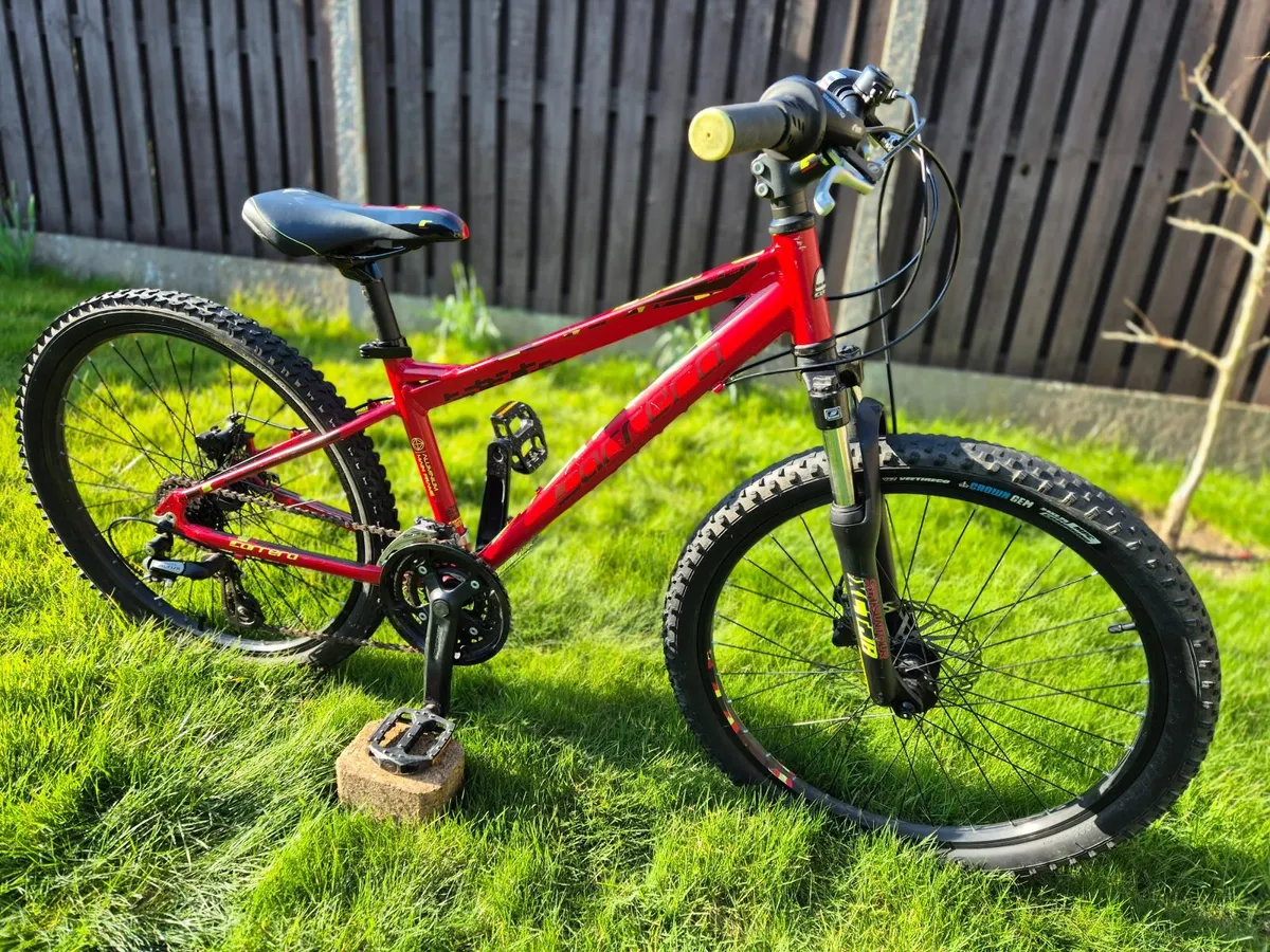 Carrera Blast 24" Kids Bike - Image 1