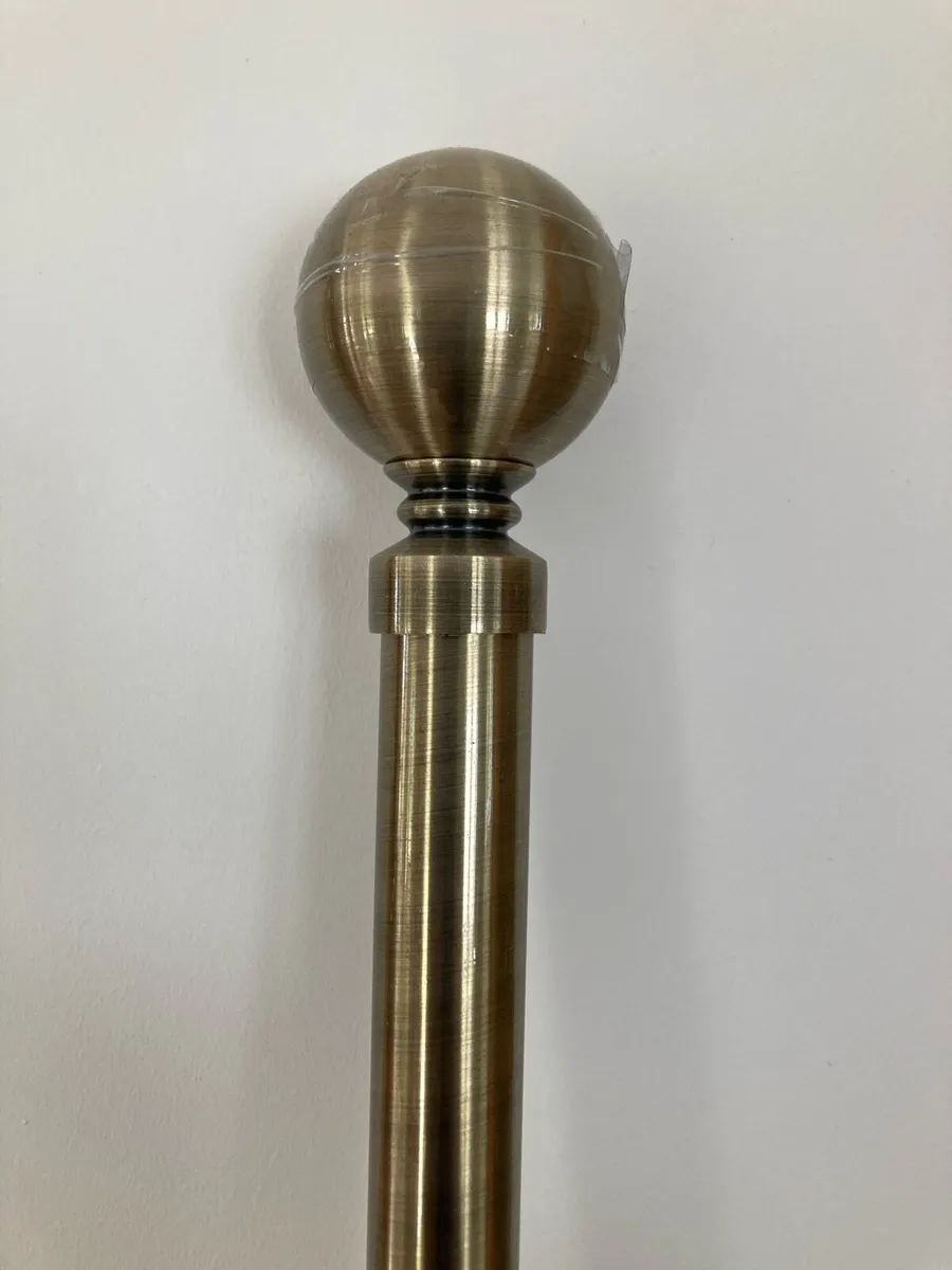Curtains and curtain pole - Image 3