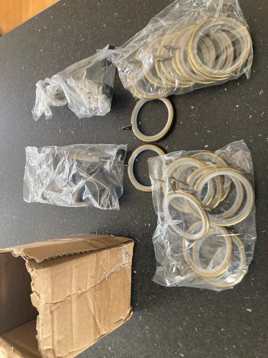 Curtains and curtain pole - Image 4