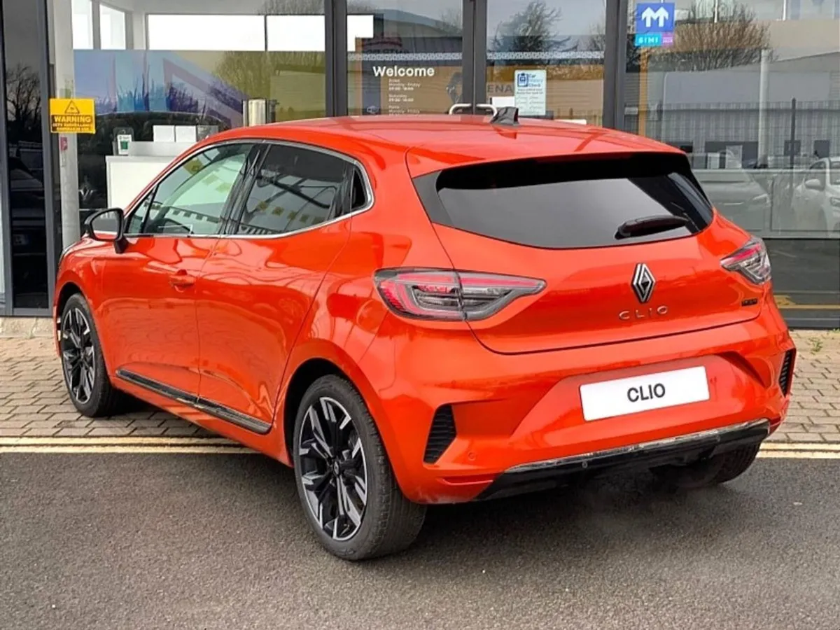 Renault Clio Techno E-tech Full Hybrid 145 (ID Pa - Image 2