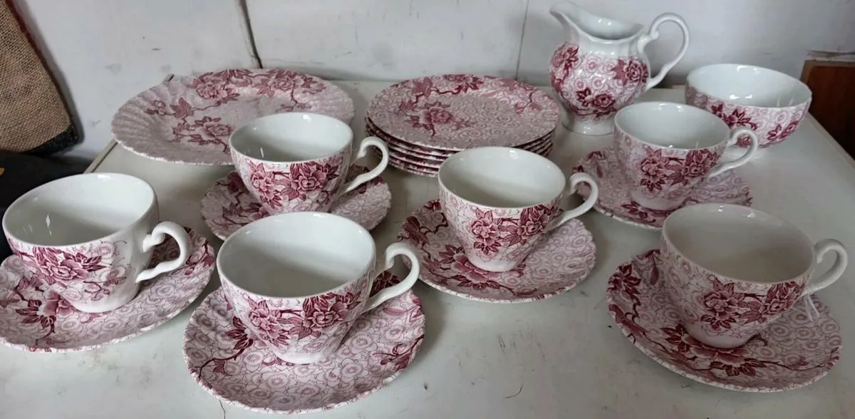 Johnson Brothers Red Lotus Teaset - Image 1
