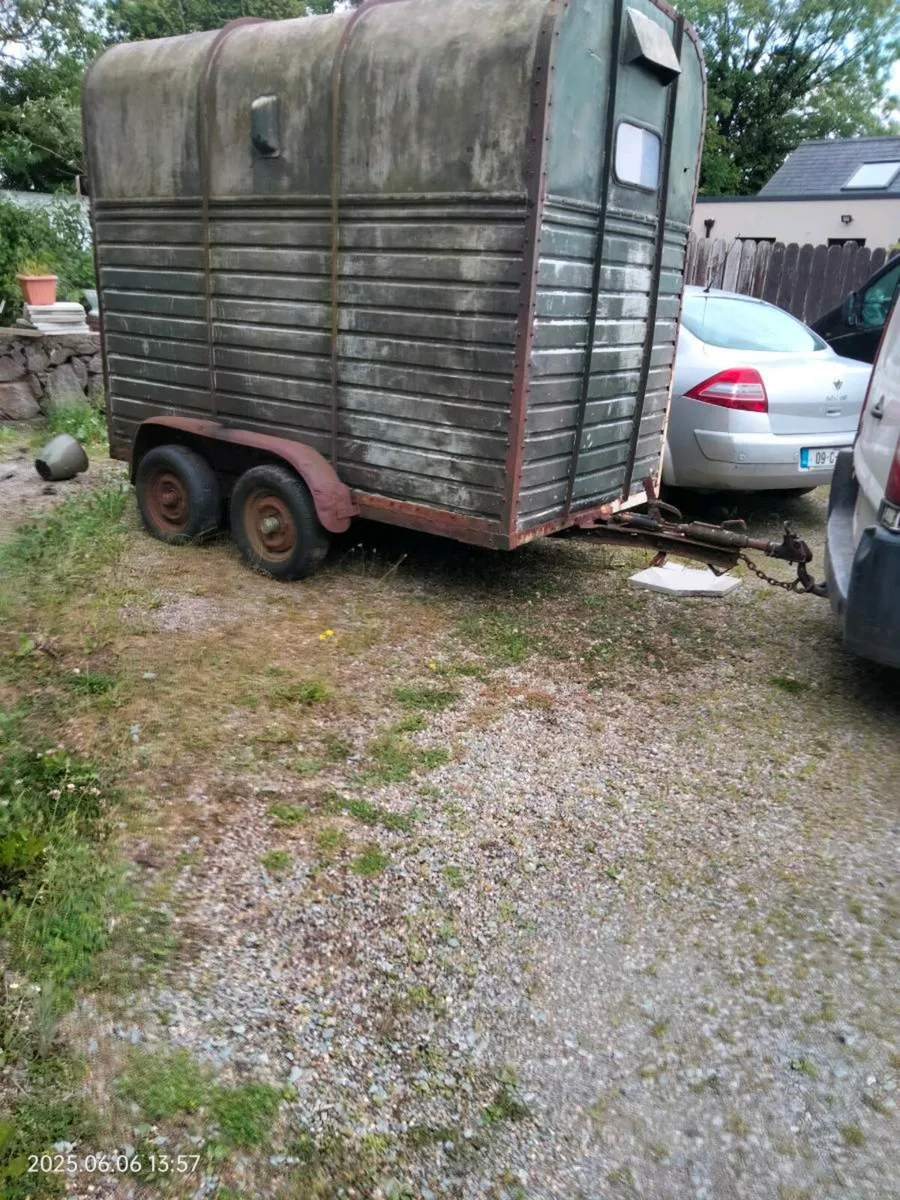 Vintage rice horsebox - Image 1