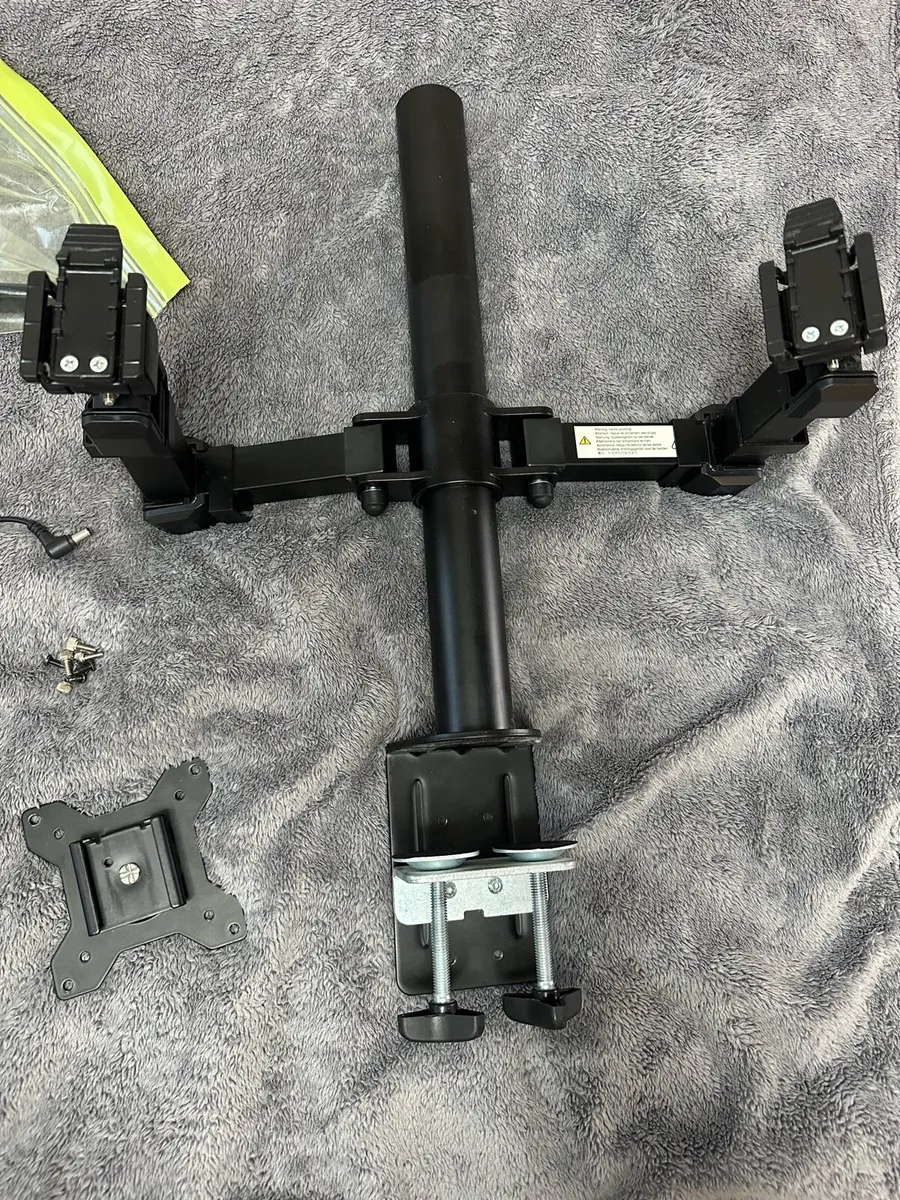 Double Monitor Amazon Basics VESA Mount - Image 1