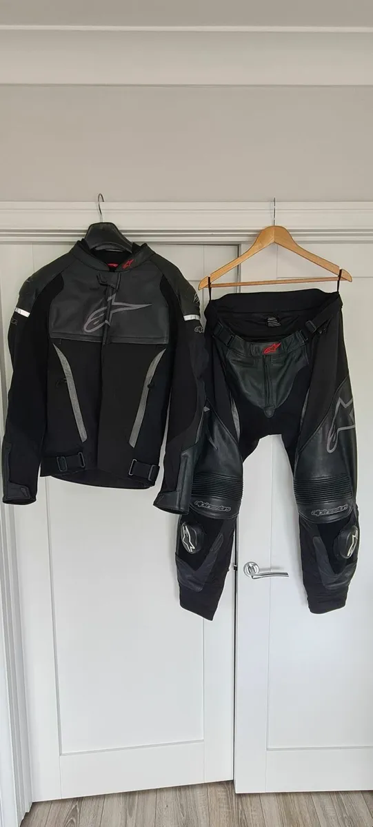 Alpinestars 2 piece leather suit - Image 1