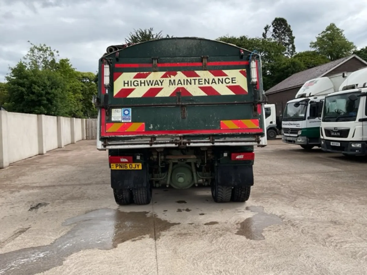 2016 Scania P410 8x4 Tipper - Image 4