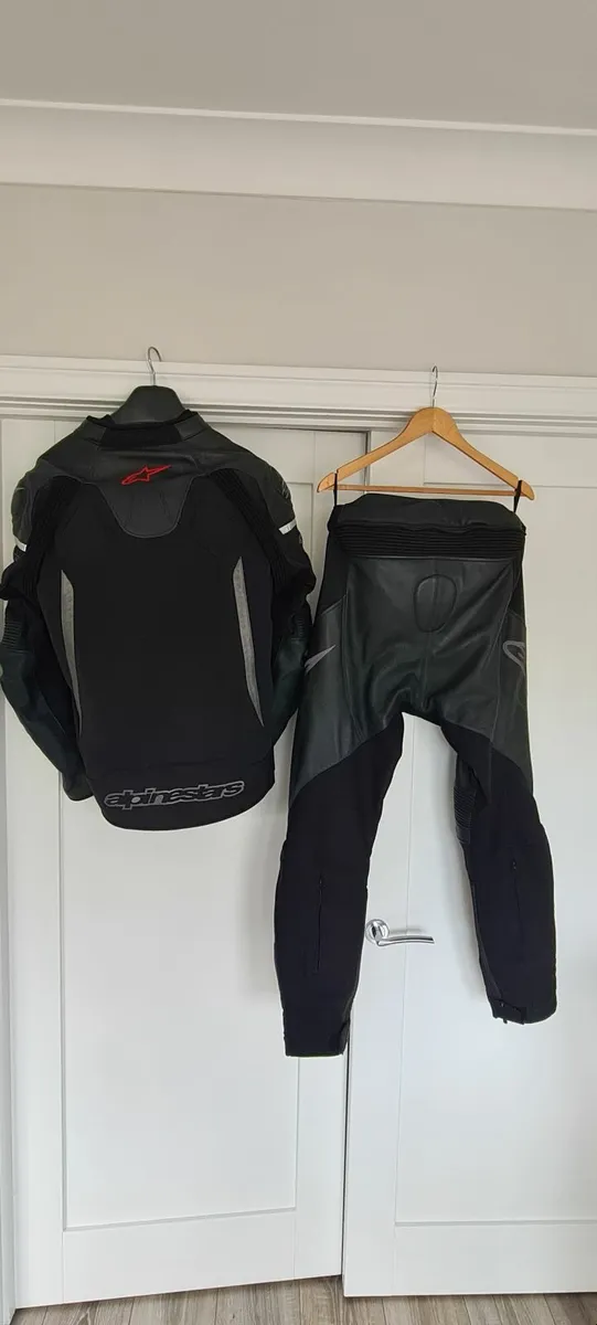 Alpinestars 2 piece leather suit - Image 2