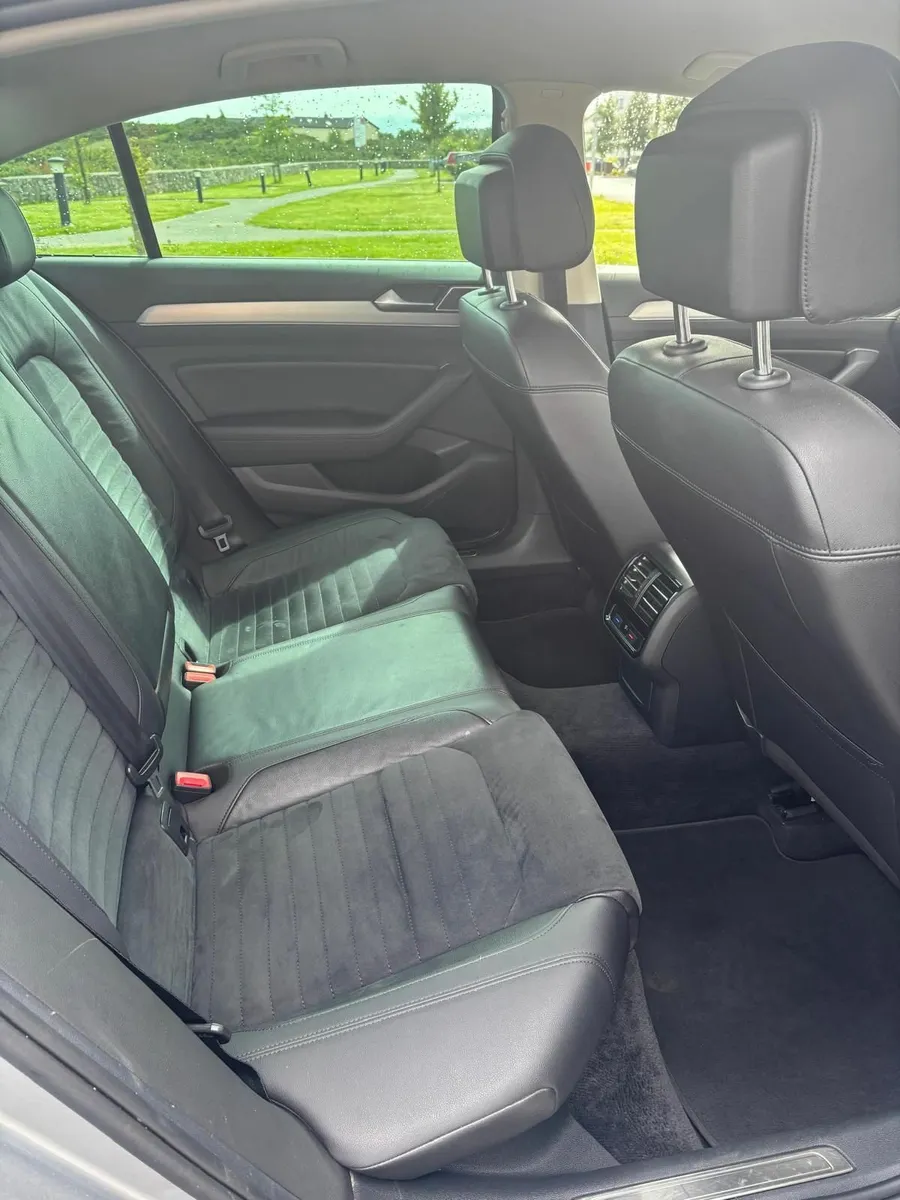 Volkswagen Passat 2018 - Image 2
