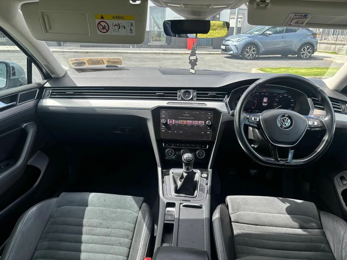 Volkswagen Passat 2018 - Image 4