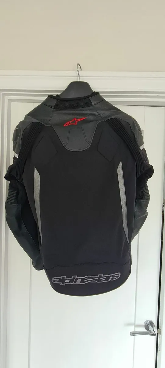 Alpinestars 2 piece leather suit - Image 3