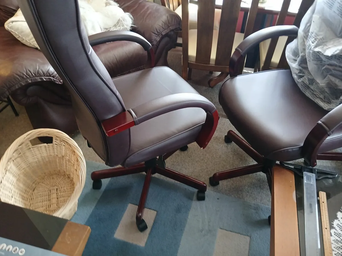 Office chair new chesterfeild full lesther del - Image 4