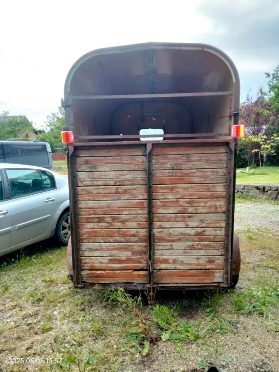 Vintage rice horsebox - Image 4