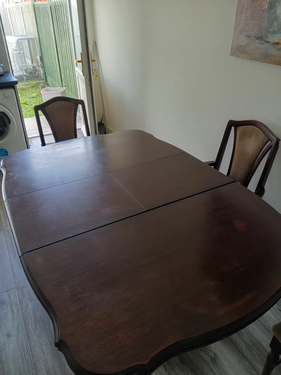 Table with four chairs - Image 1