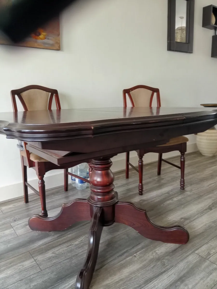 Table with four chairs - Image 2