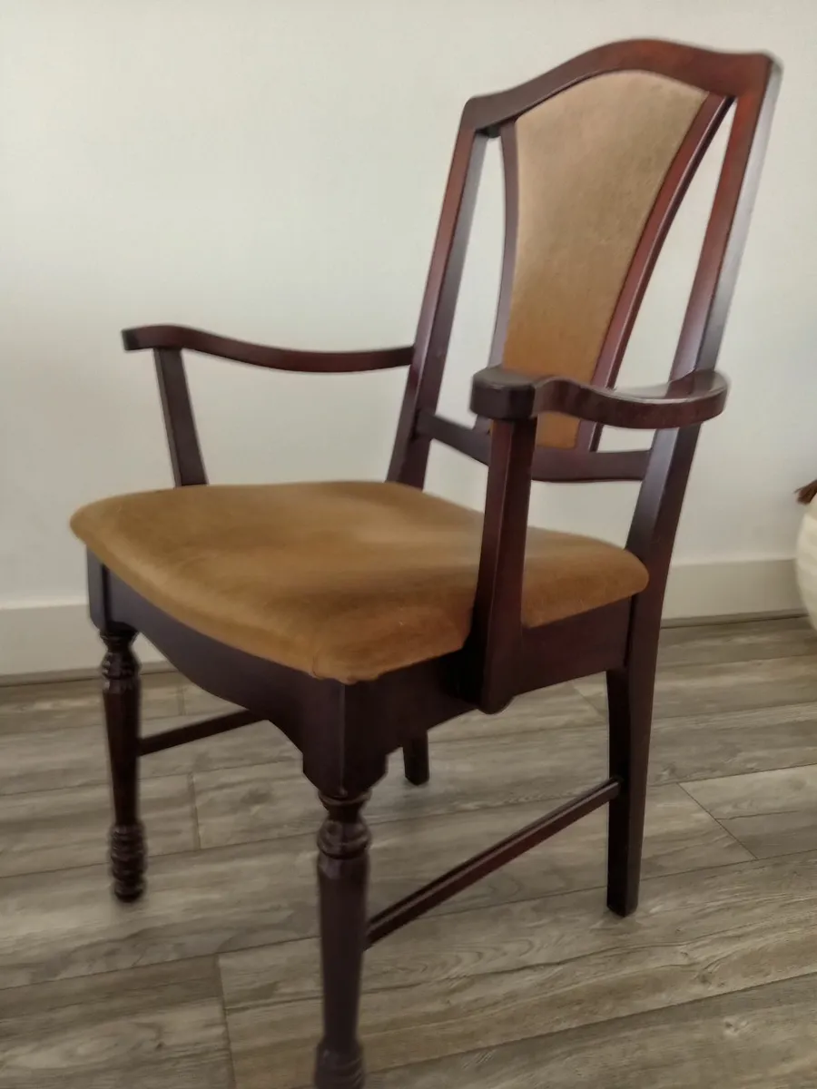 Table with four chairs - Image 3