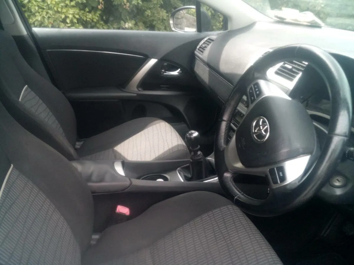 Toyota Avensis - Image 1