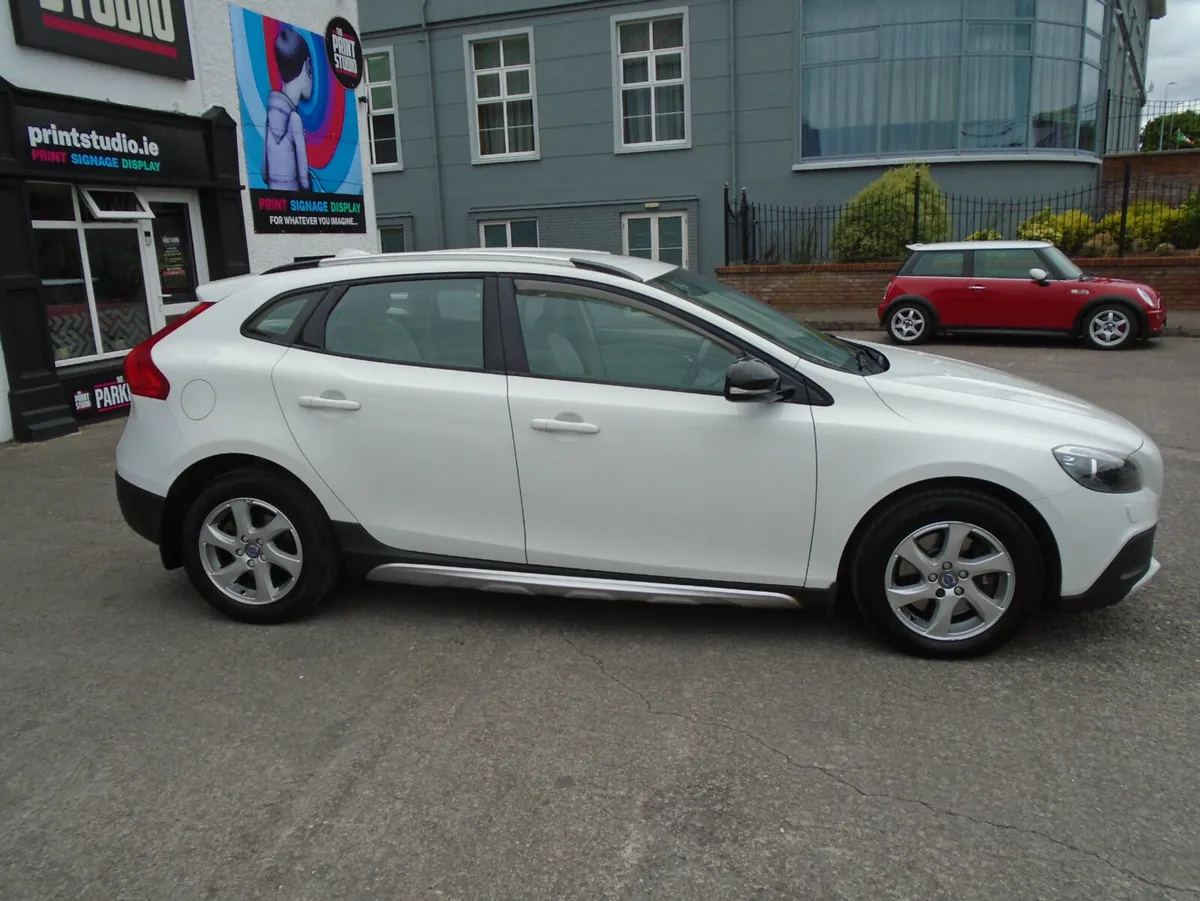 Volvo V40 2016 - Image 1