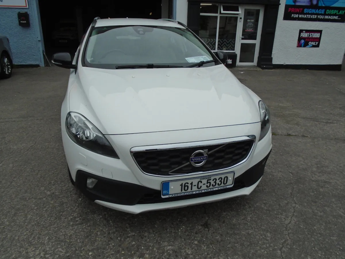 Volvo V40 2016 - Image 2