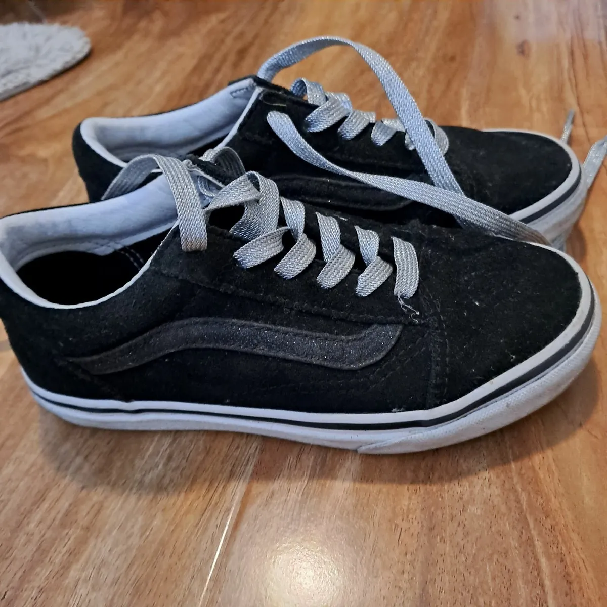 Kids shoes - Image 1