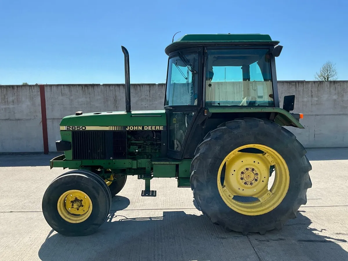 JOHN DEERE 2850 2WD TRACTOR - Image 3