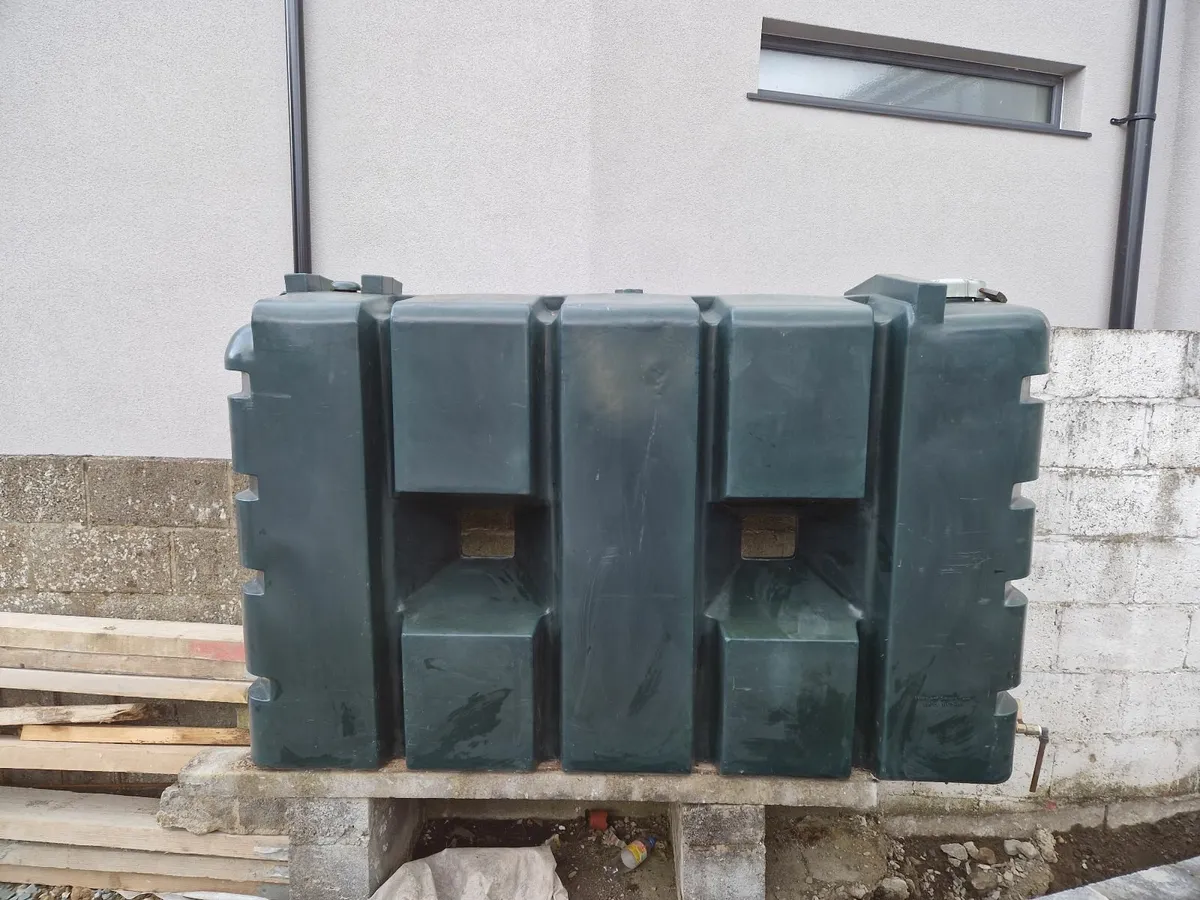 Oil tank