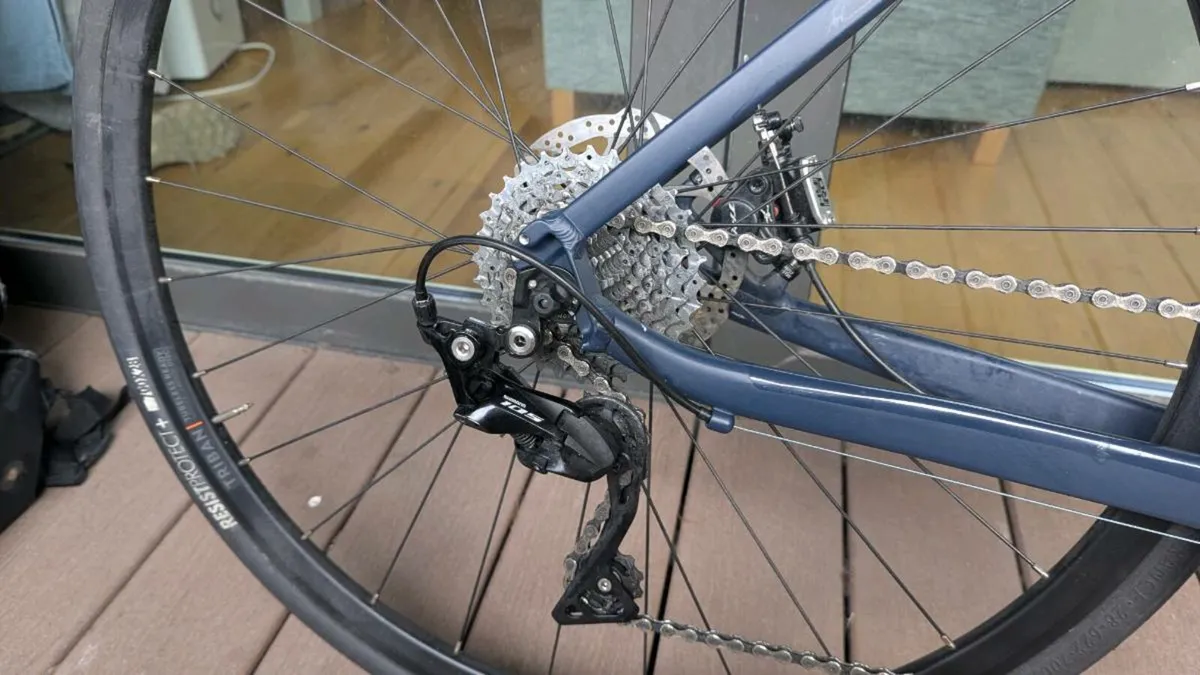 Triban RC520 Shimano 105 Road Bike - Image 3