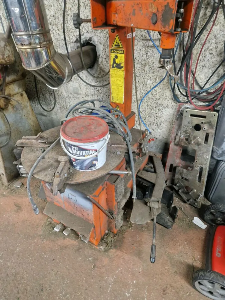 Tyre changer
