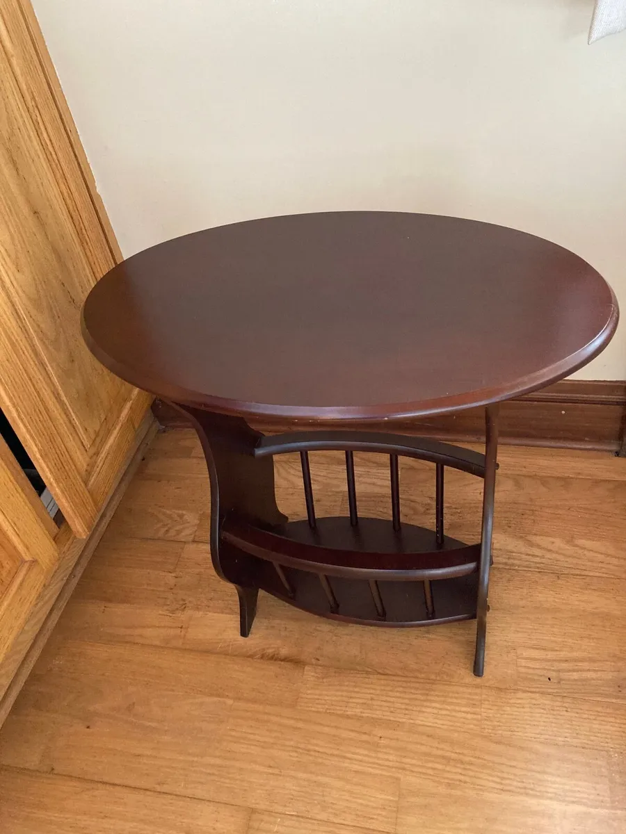 Small oblong side table with magazine rack beneath - Image 3