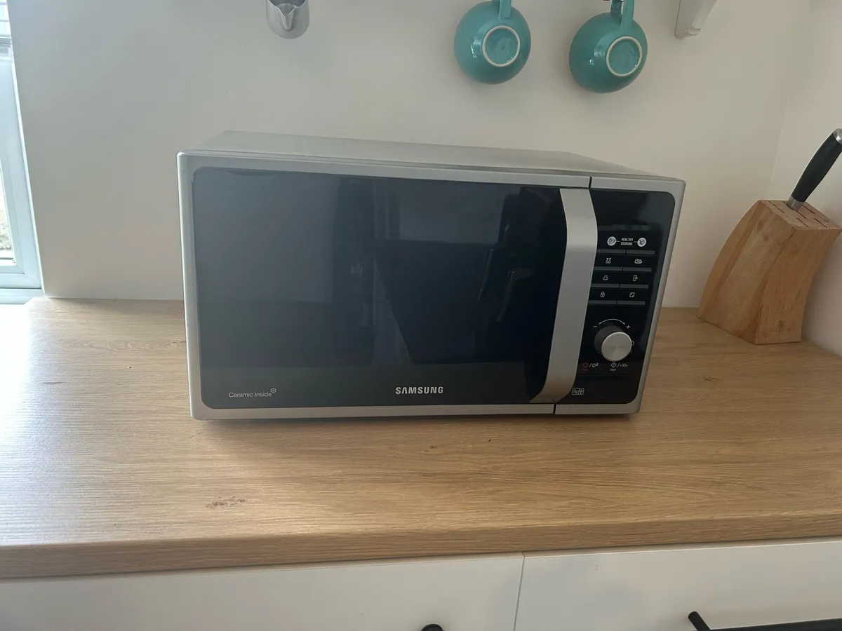Samsung Microwave - Image 1