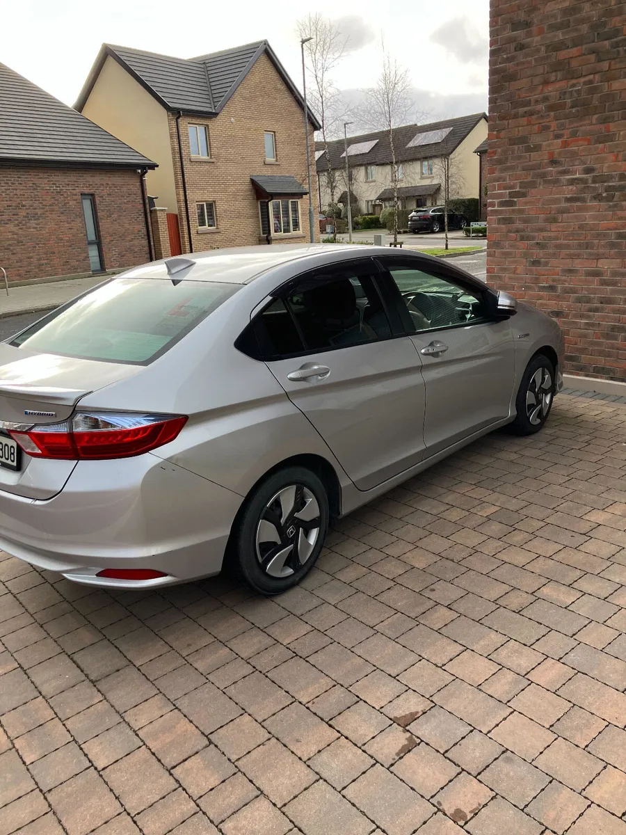 Honda Grace Petrol hybrid (Saloon/Sedan - Image 2