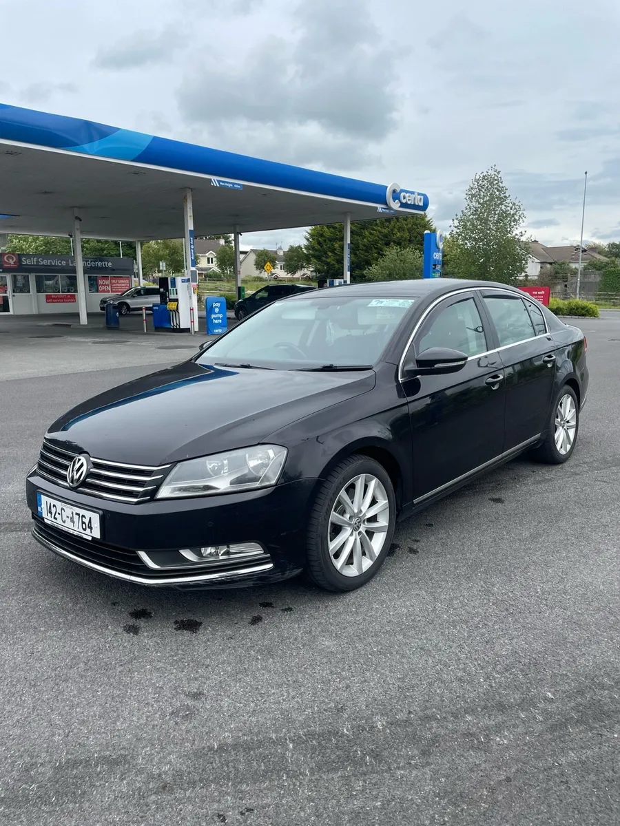 Volkswagen Passat 2014 - Image 2